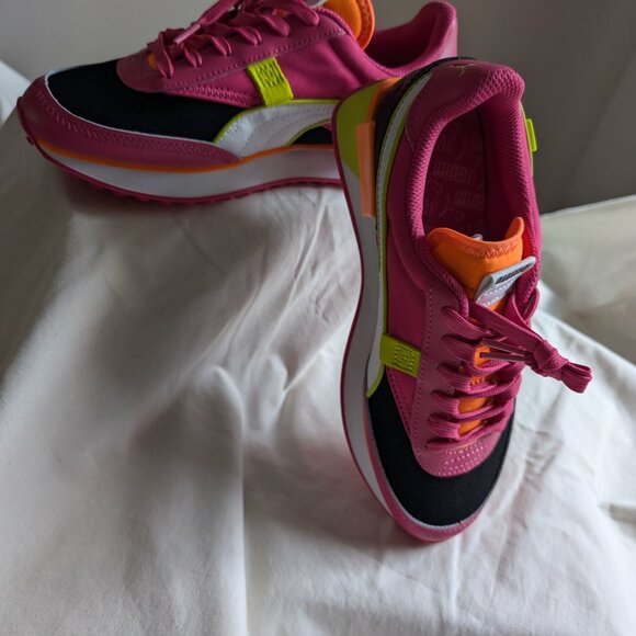 Puma City Lights Sneakers - Picture 3 of 10